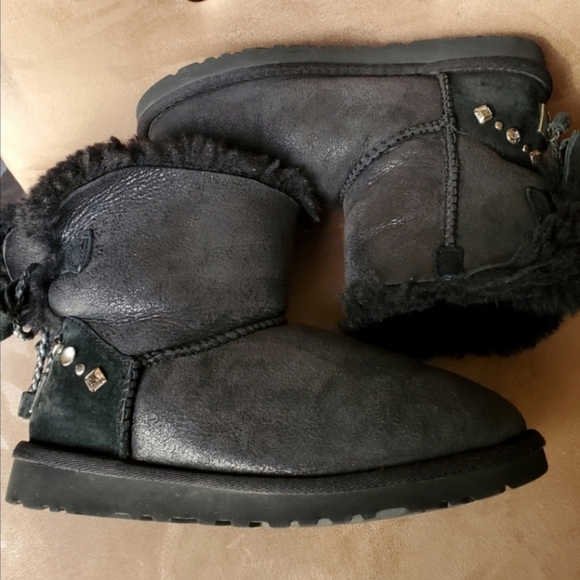 UGG Mini Bailey Leather Braid Bow Swarovski Black Boots Metal Logo Wmn Sz 5/ 36 - Picture 11 of 13